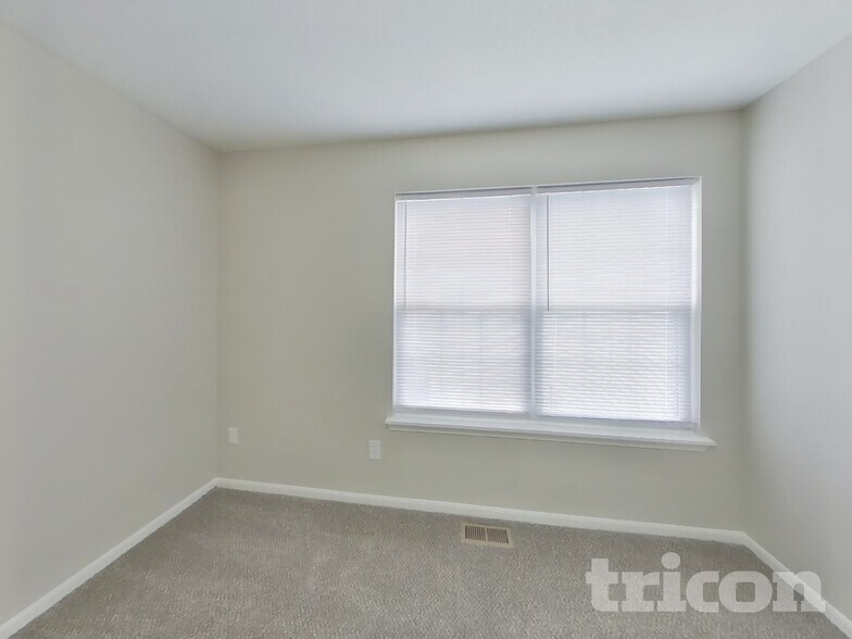 Building Photo - 484 Brookstone Dr