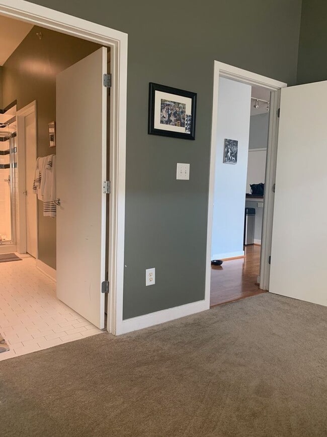 Building Photo - 2125 Southend Dr