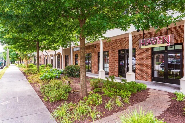 Building Photo - 1350 Fernwood Cir NE