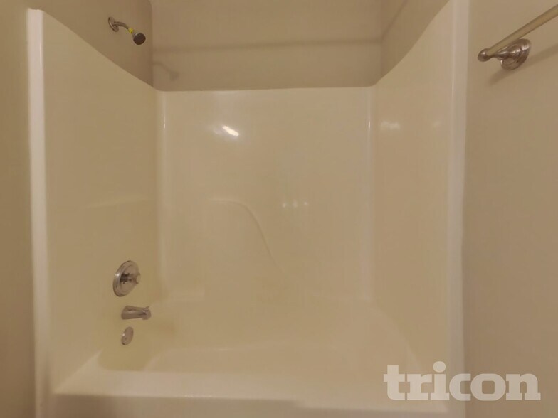 Building Photo - 1053 Abercorn Way