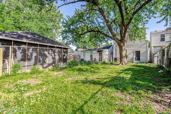 Building Photo - 718 Camp St