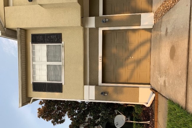 Building Photo - 1321 Broken Oak Dr