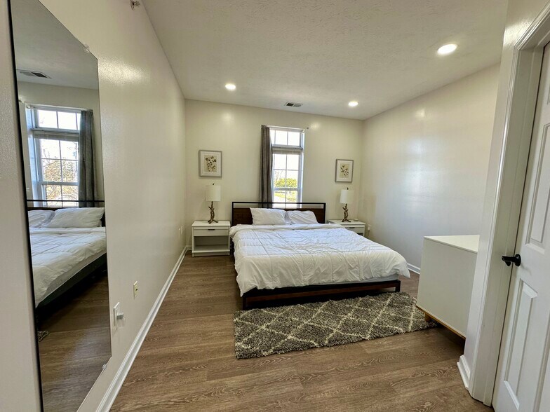 Building Photo - 1901 N Lincoln Ave