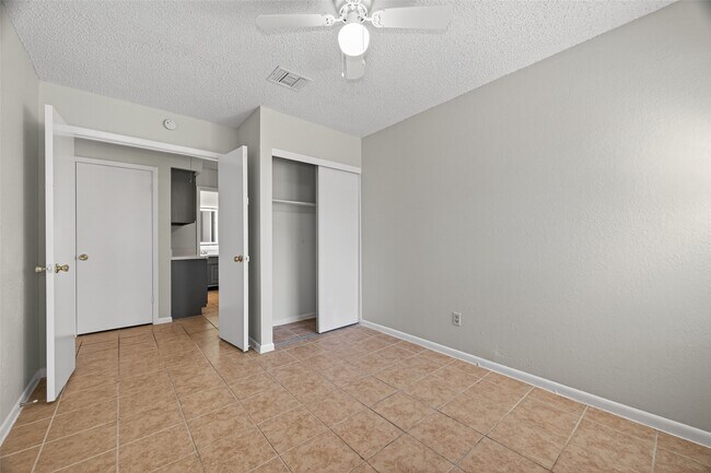 Building Photo - 5211 Devon Green Dr