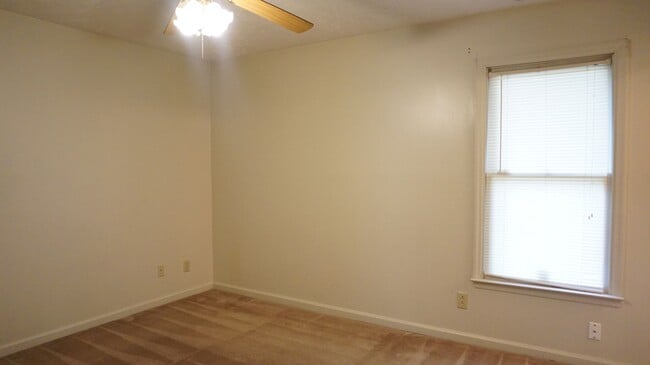 Building Photo - 2808 Rosemeade Dr