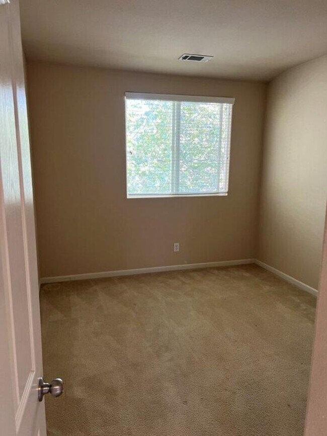 Building Photo - Modern 3 Bedroom 2 Bath 2 Story Vacaville Pets OK *Star Rentals