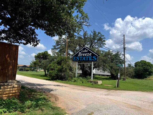 Building Photo - 101 Lake Breeze Dr