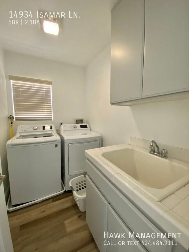 Building Photo - 14934 Isamar Ln