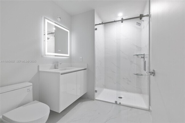 Building Photo - 700 NE 24th St