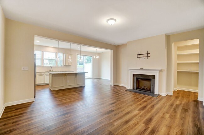 Building Photo - 3 Bedroom Townhome in Steele Creek!