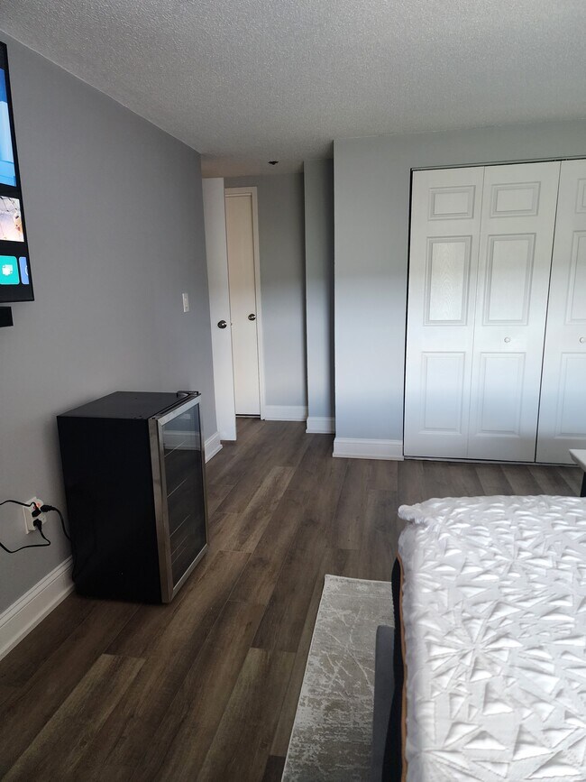 Building Photo - 200 Burkhall St