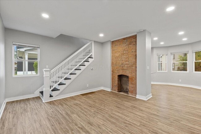 Building Photo - 695 Miller Ave