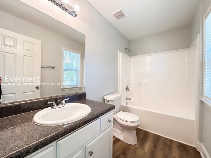 Building Photo - 838 Ridge Ave NW