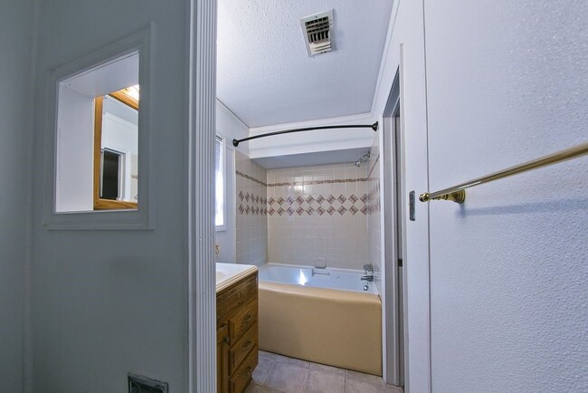 Building Photo - 8435 Sterlingshire St