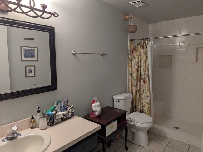 Building Photo - 2587 Yarmouth Ln