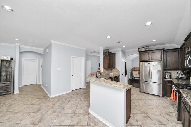 Building Photo - 6714 Albion Cresent Dr