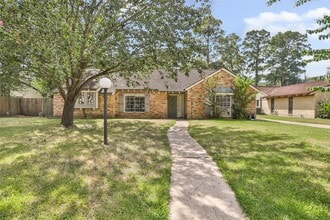 Building Photo - 211 W North Hill Dr