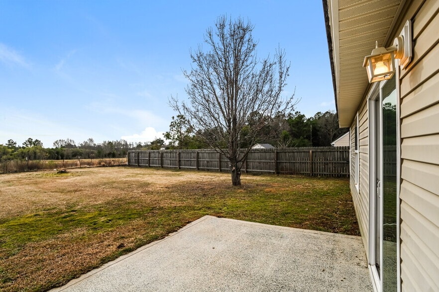 Building Photo - 300 Glencroft Dr