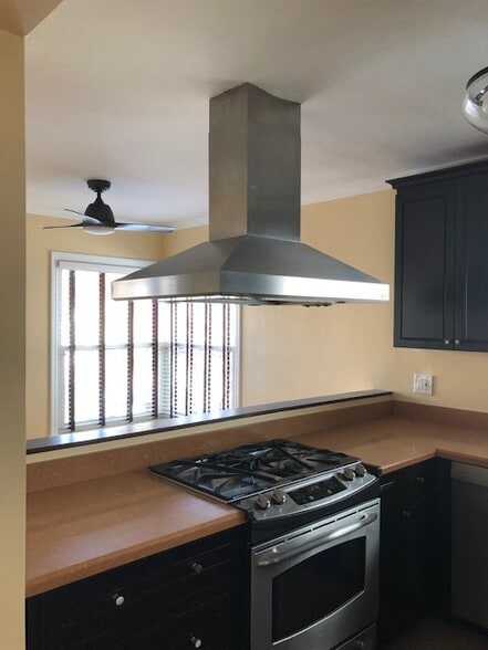 Chefs kitchen high end appliances - 1334 E 1st St