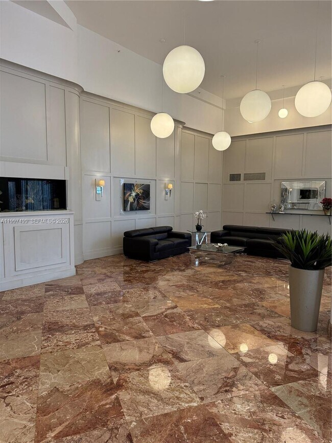 Building Photo - 3600 Mystic Pointe Dr