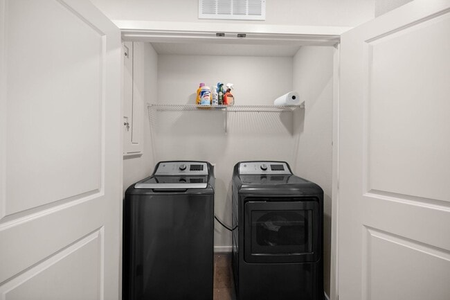 Building Photo - Beautiful 2022 Built Home With Views!