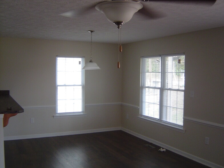 Building Photo - 412 N Ashe Ave