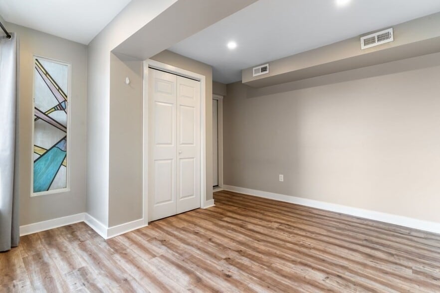 Building Photo - 103 Charter St