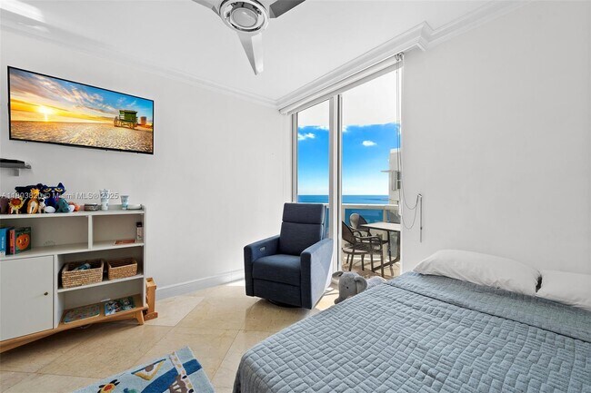 Building Photo - 4775 Collins Ave