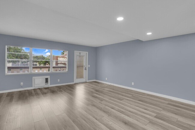 Building Photo - 104 Mansfield C