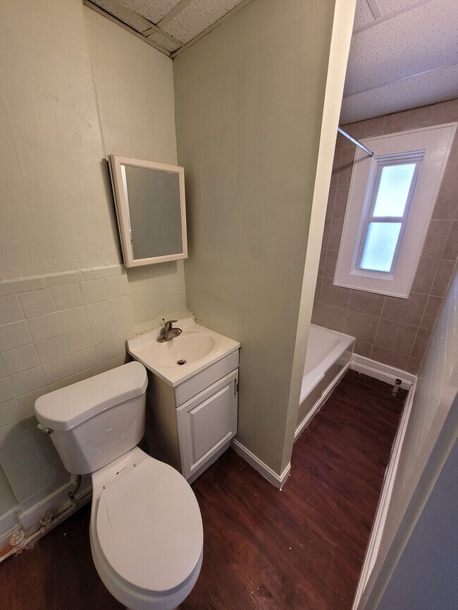 Building Photo - $1475 - 1 Bed / 1 Bath Apartment in Downtown Manchester with All Utilities Included