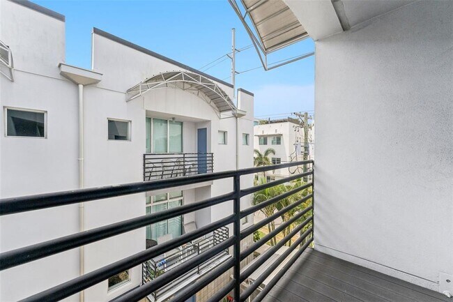 Building Photo - 5008 S MacDill Ave