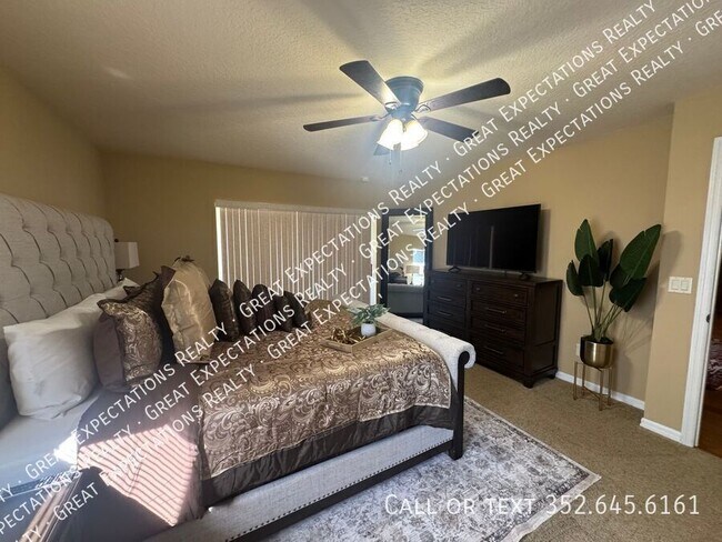 Building Photo - 5303 SW 88 Pl