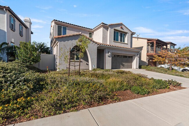 Building Photo - Comfort Meets Coastal Living 4 Bed 2.5 Bath in Oceanside!