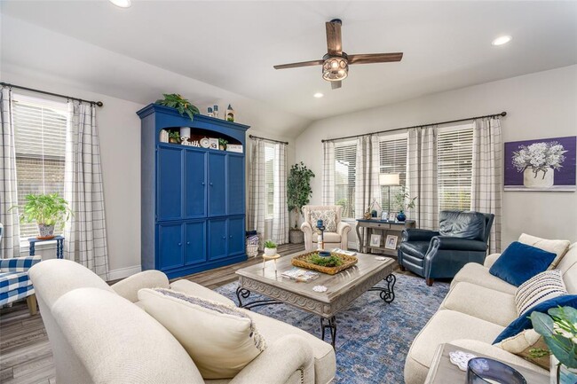 Building Photo - 31403 Raleigh Creek Dr
