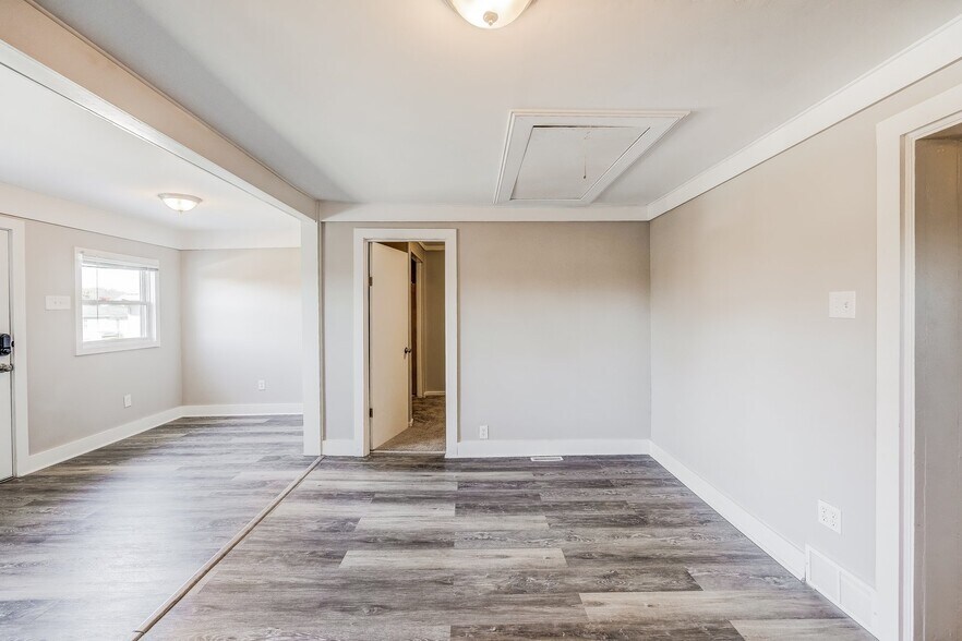 Building Photo - 130 Penneman Ave