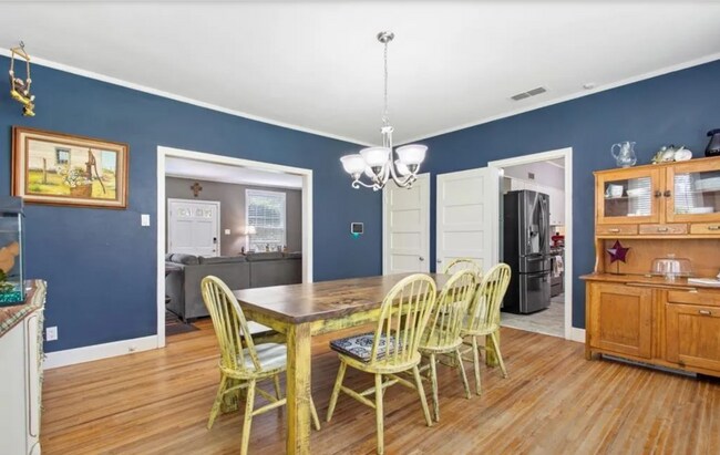 Building Photo - 1413 Augusta Ave