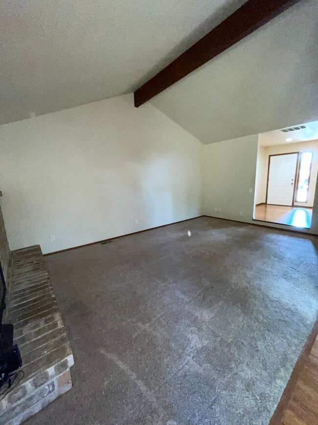 Building Photo - Cute Home with large yard in Hillsboro