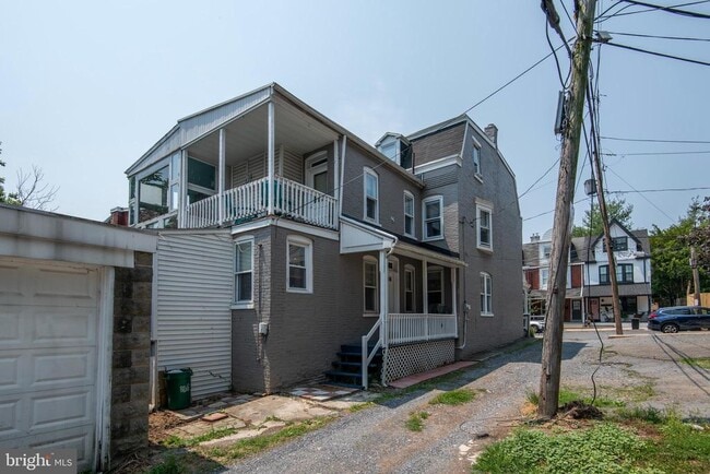 Building Photo - 445 Nevin St