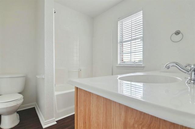 Building Photo - 4707 Valleyview Dr