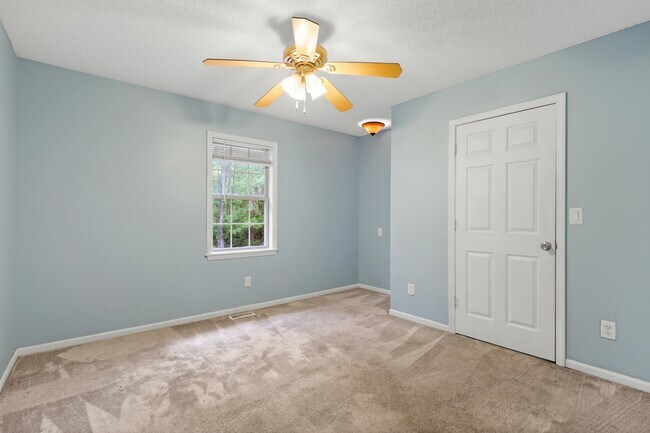 Building Photo - 598 Slick Rock Rd