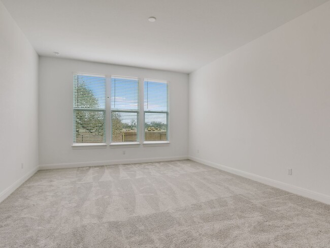 Building Photo - ONE-STORY Home in Marble Falls - 2932 SF with THREE-CAR GARAGE - On a CUL-DE-SAC!