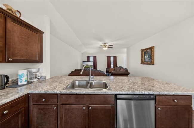 Building Photo - 8110 Dogwood Dr