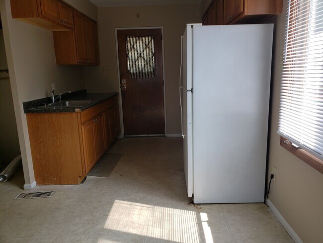 Building Photo - 302 St Jude Ave