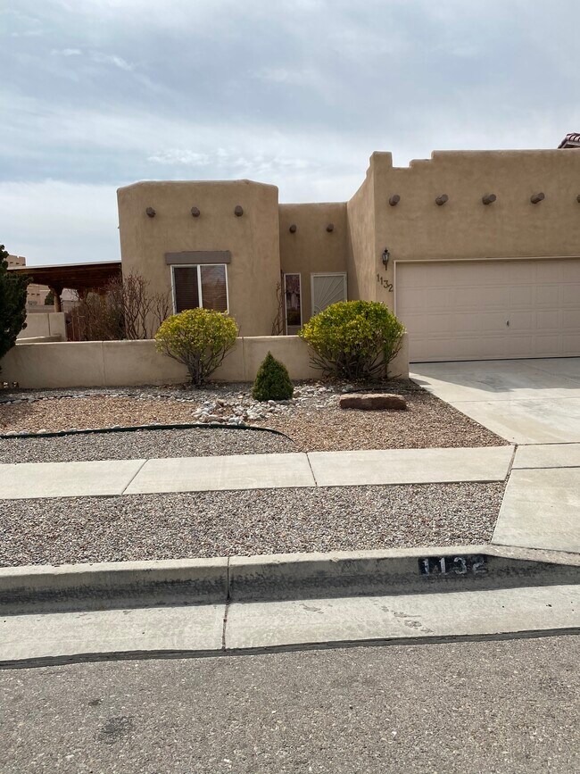 Building Photo - 1132 Casa Tomas Rd NE