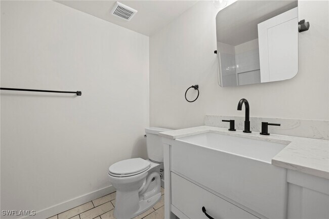 Building Photo - 400 Misty Pines Cir