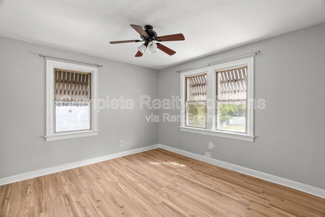 Building Photo - 7129 Greenhaven Dr