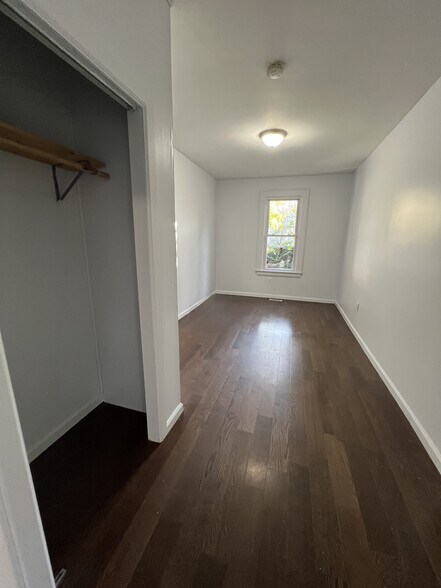 Building Photo - 13 Garwood Pl