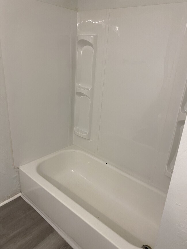 Building Photo - 1956 Lake Atriums Cir