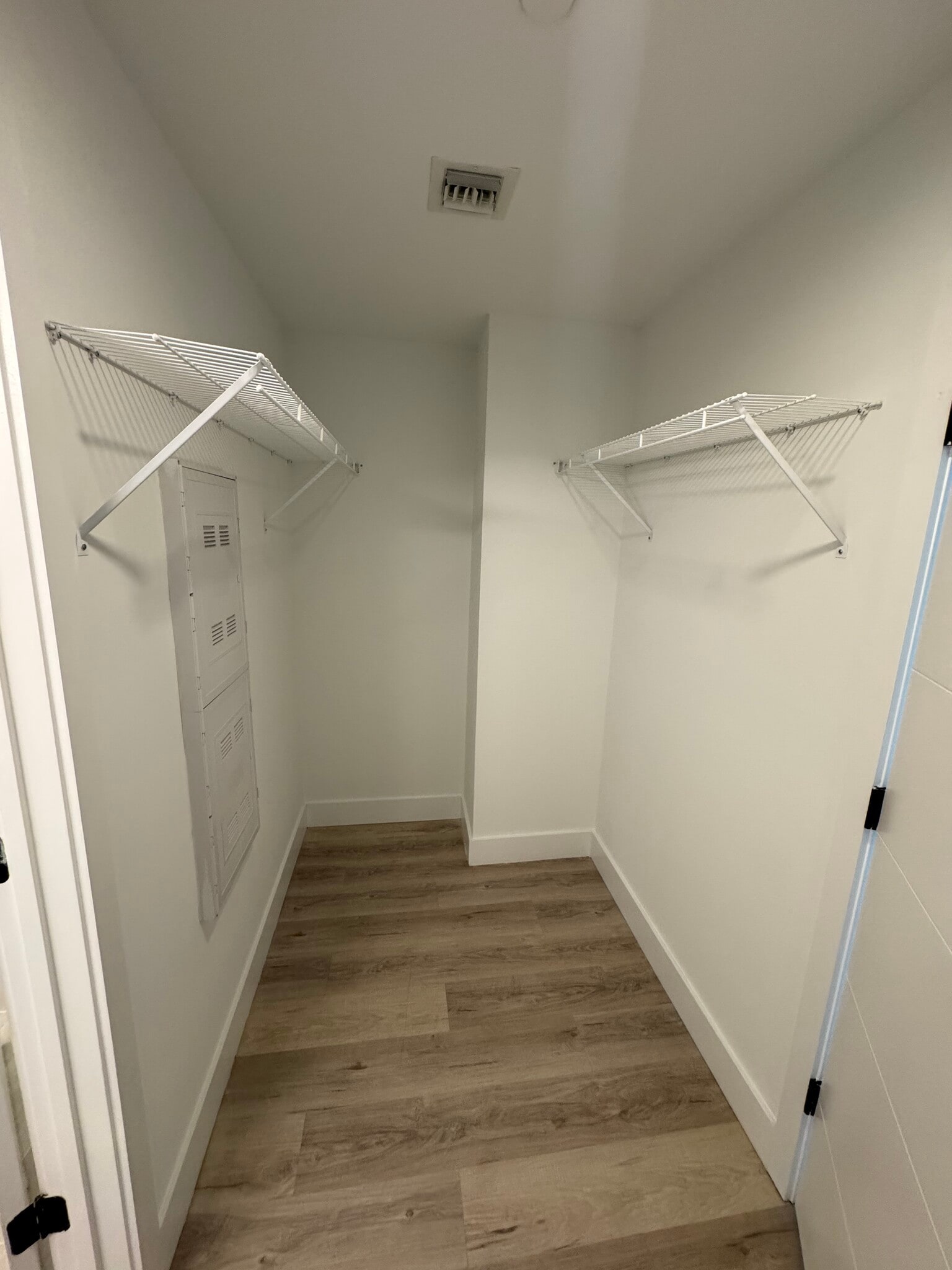 WALKING CLOSET - 60 NW 31st St