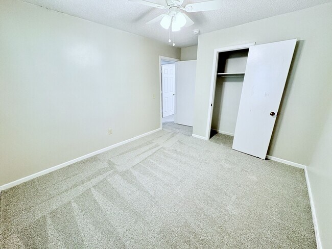 Building Photo - 114 Lynwood Ct